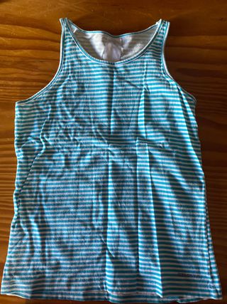 Camiseta de tirantes a rayas azul y blanco
