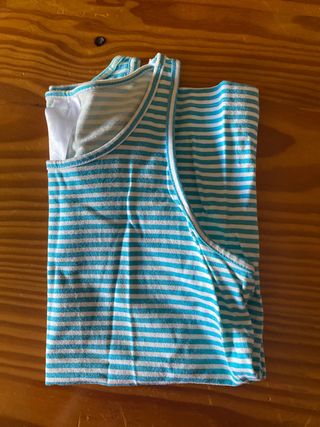 Camiseta de tirantes a rayas azul y blanco