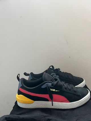 Zapatillas Puma Negras y Rojas