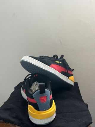 Zapatillas Puma Negras y Rojas