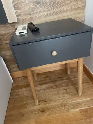 Mesa de noche moderna