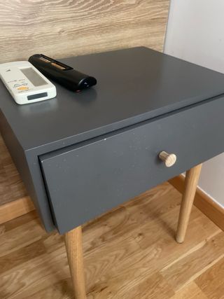 Mesa de noche moderna