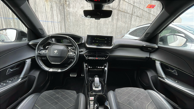 Peugeot 2008 PureTech 155 S&S GT EAT8 115 kW (155 CV)