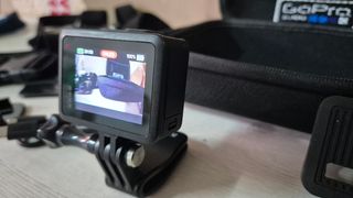 GoPro Hero 2024 4K y accesorios.