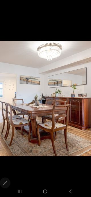 6 Sillas y 2 Sillones de Madera