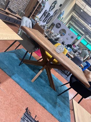 Mesa de comedor de madera maciza