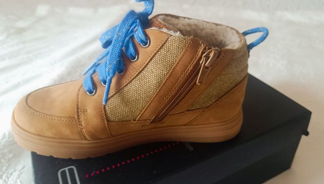 Botas Clarks infantiles. Nuevas.