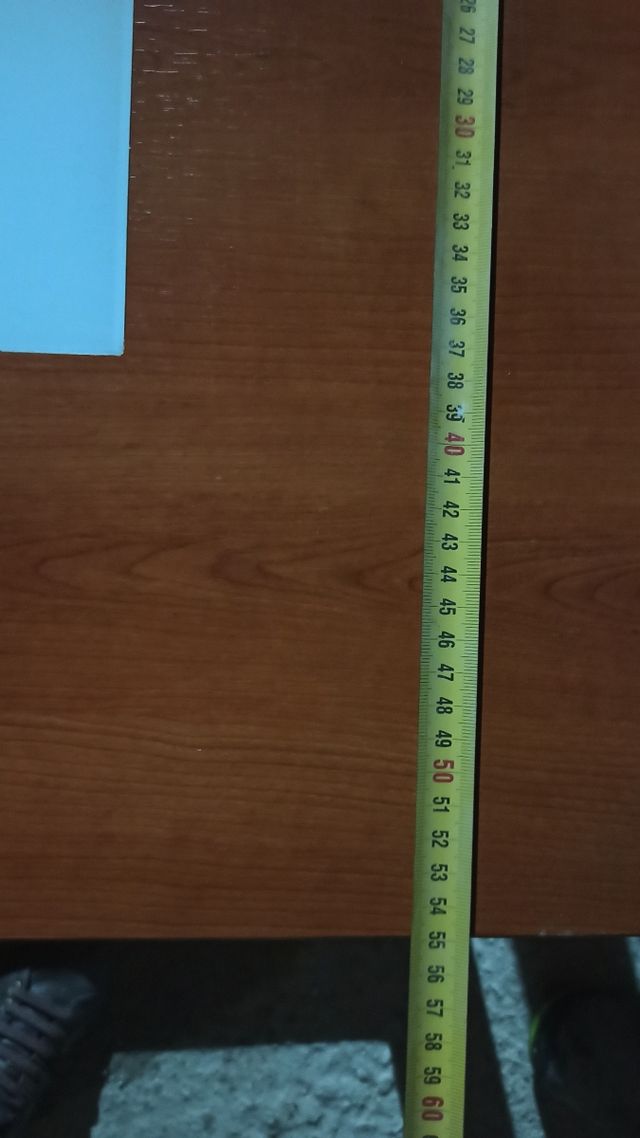 Mesa de madera con centro de cristal