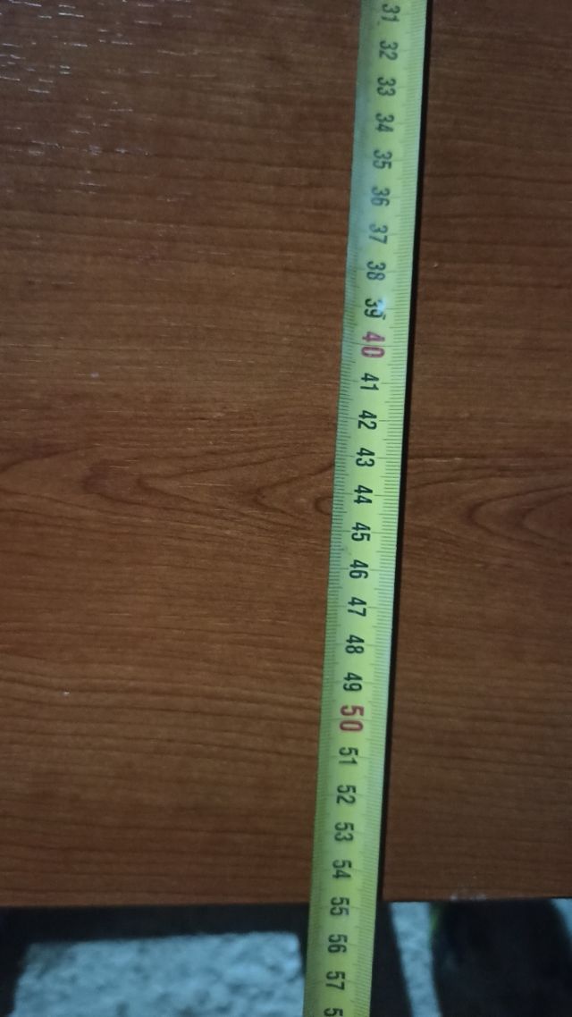 Mesa de madera con centro de cristal