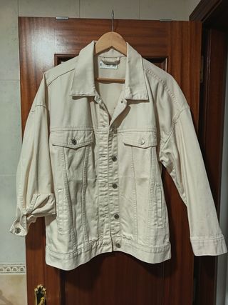 Chaqueta beige Mango