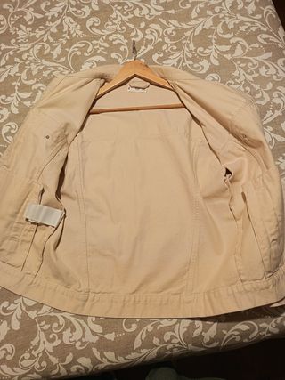 Chaqueta beige Mango