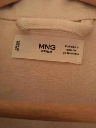 Chaqueta beige Mango