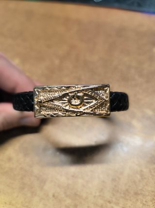 Bracciale Pelle Nera Uomo con Dettagli Oro