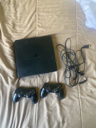 PS4 (PlayStation 4) Negra + 2 Controles
