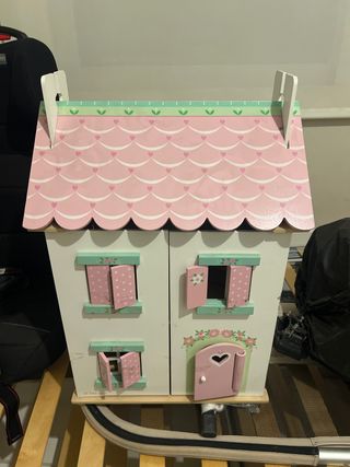 Casa de muñecas de madera
