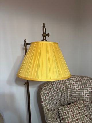 Lámpara de pie vintage dorada