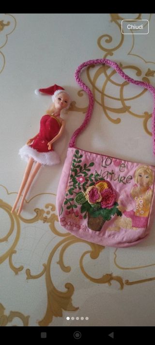 Bambola Barbie con vestito e borsetta