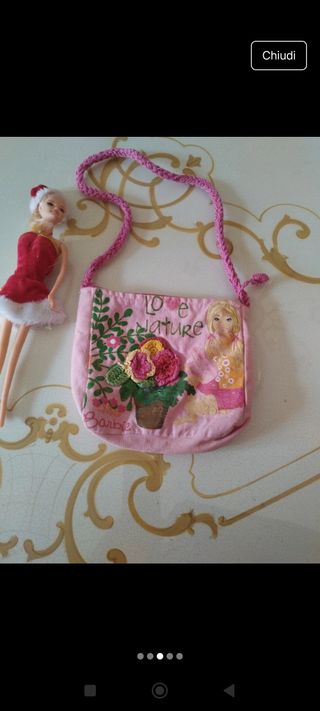 Bambola Barbie con vestito e borsetta