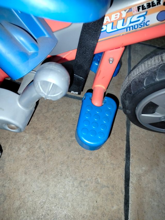 Triciclo para bebé con empujador "Feber"