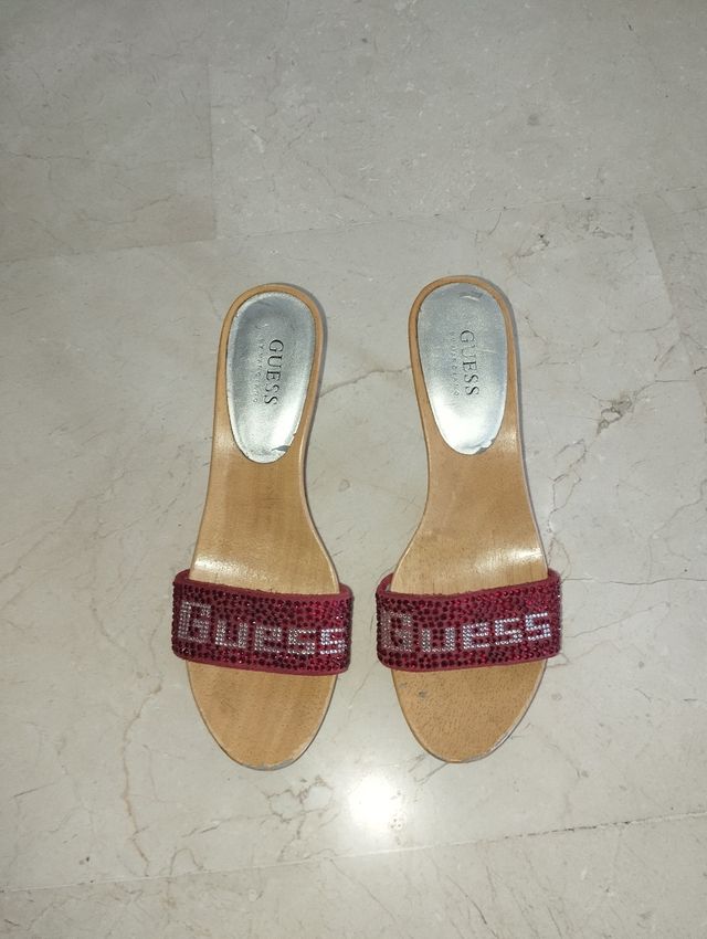 Zapatos Guess Rojos con Brillantes