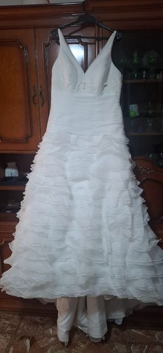 Vestido de Novia Blanco con Volantes