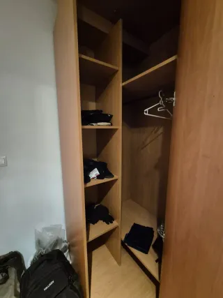 Armario esquinero de madera