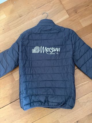 Cazadora deportiva gris
