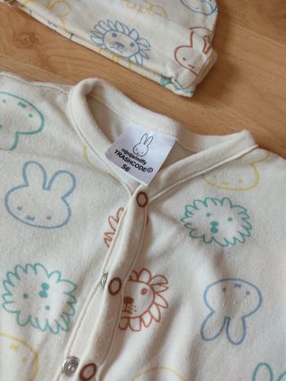 Pijama y gorro bebé estampado animales