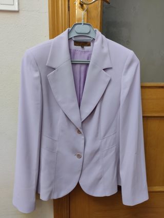 Traje chaqueta y pantalón morada o lila mujer