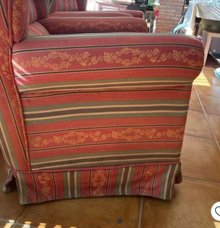 Due poltrone, poltrone girevoli e comodini 
