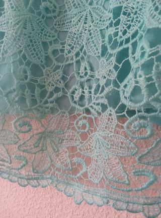 Blusa turquesa con encaje