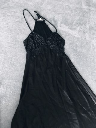Camisón y Bata de Terciopelo Negro