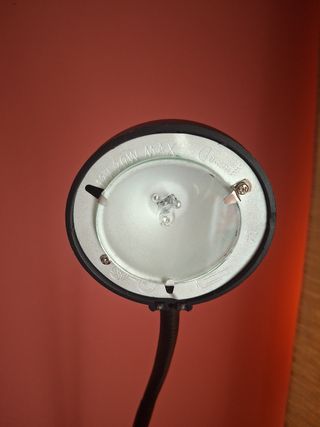 Lámpara de pie negra metálica