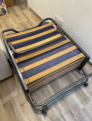 Vendo Canapé plegable con funda. Usado 3 veces.