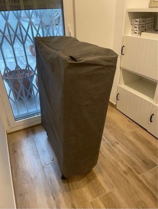 Vendo Canapé plegable con funda. Usado 3 veces.