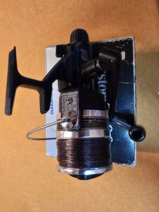 2 Carretes de pesca Shimano + 4 cañas de pescar