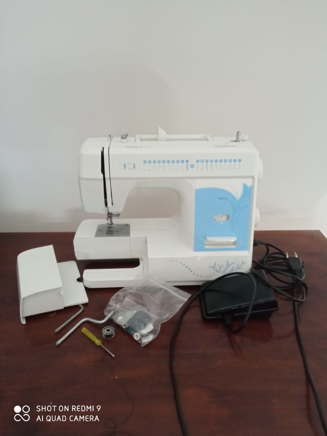 Máquina de coser eléctrica