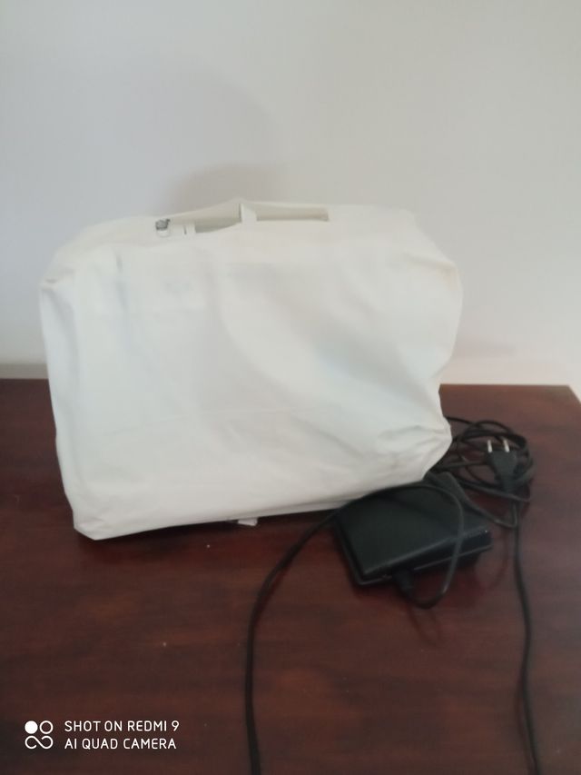 Máquina de coser eléctrica