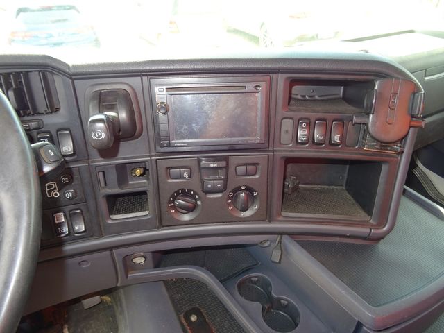 SCANIA G 400 - PORTAMAQUINAS