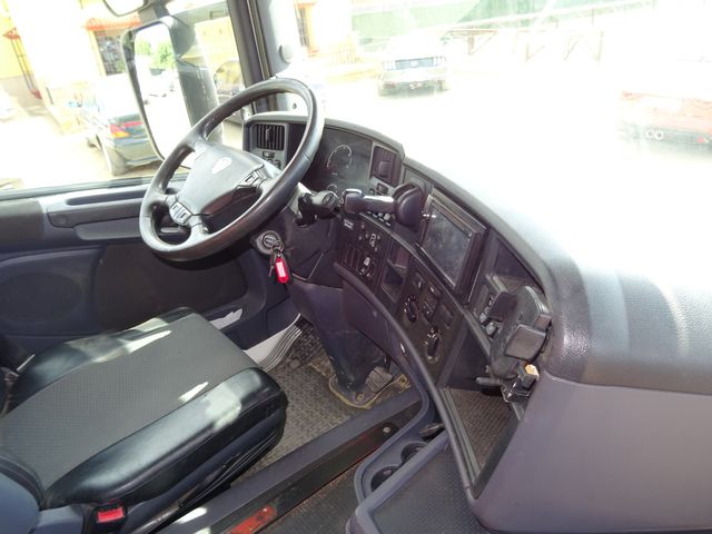 SCANIA G 400 - PORTAMAQUINAS