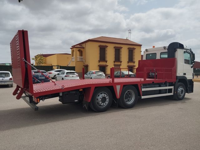 Mercedes-Benz ACTROS 25 41 - PORTAMAQUINA