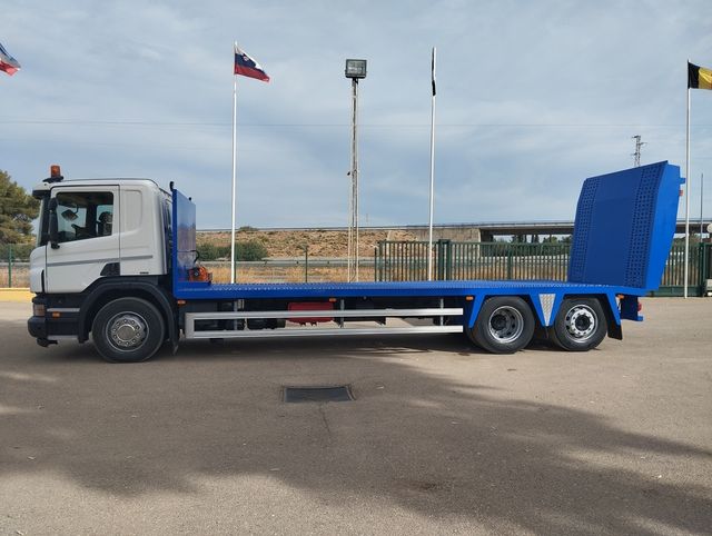 SCANIA P 380-PORTAMAQUINAS