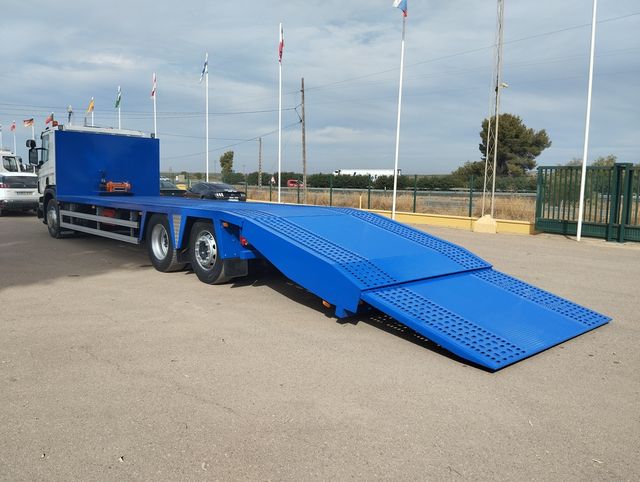 SCANIA P 380-PORTAMAQUINAS