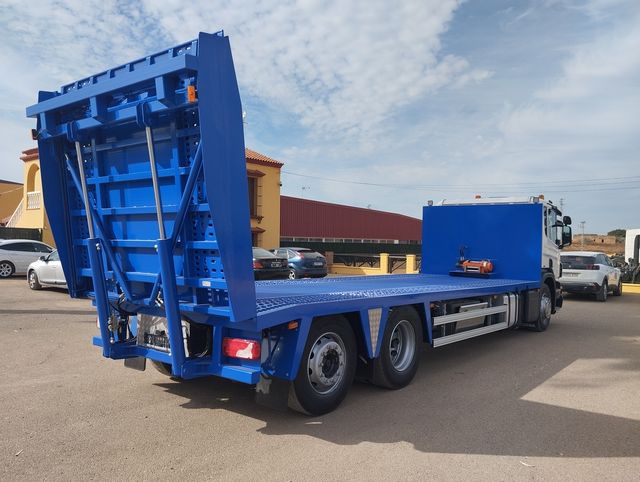 SCANIA P 380-PORTAMAQUINAS