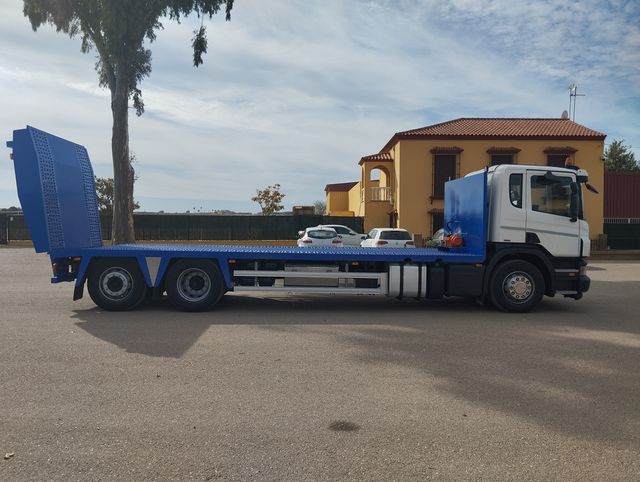 SCANIA P 380-PORTAMAQUINAS
