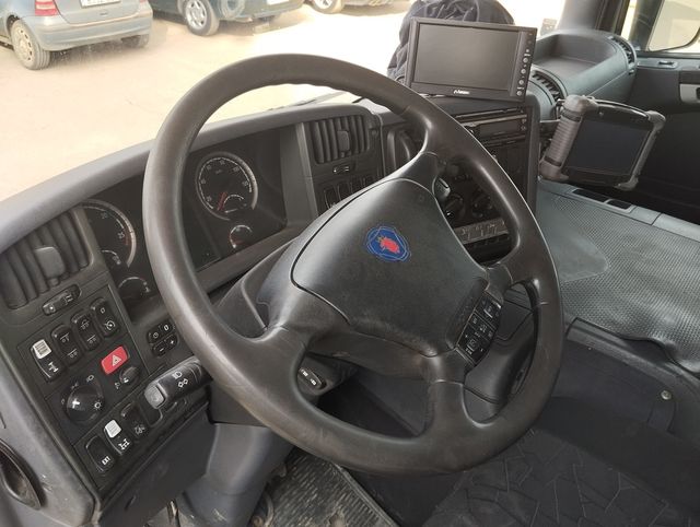 SCANIA P 380-PORTAMAQUINAS