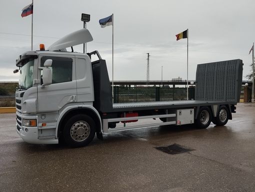 SCANIA P 400-PORTAMAQUINA