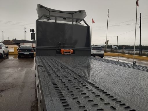 SCANIA P 400-PORTAMAQUINA