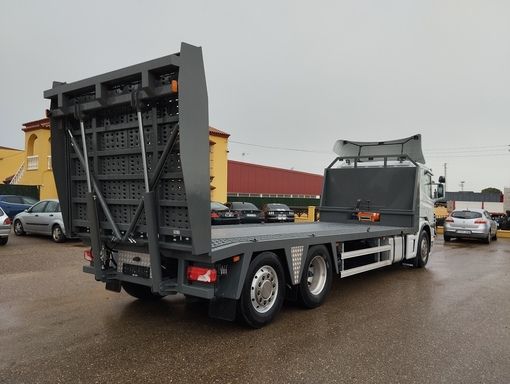 SCANIA P 400-PORTAMAQUINA