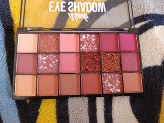 Paleta Sombras 
18 Tonos